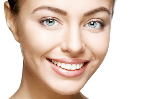 Smiling woman with healthy teeth and gums, illustrating the importance of gum care and oral hygiene for maintaining a bright smile.